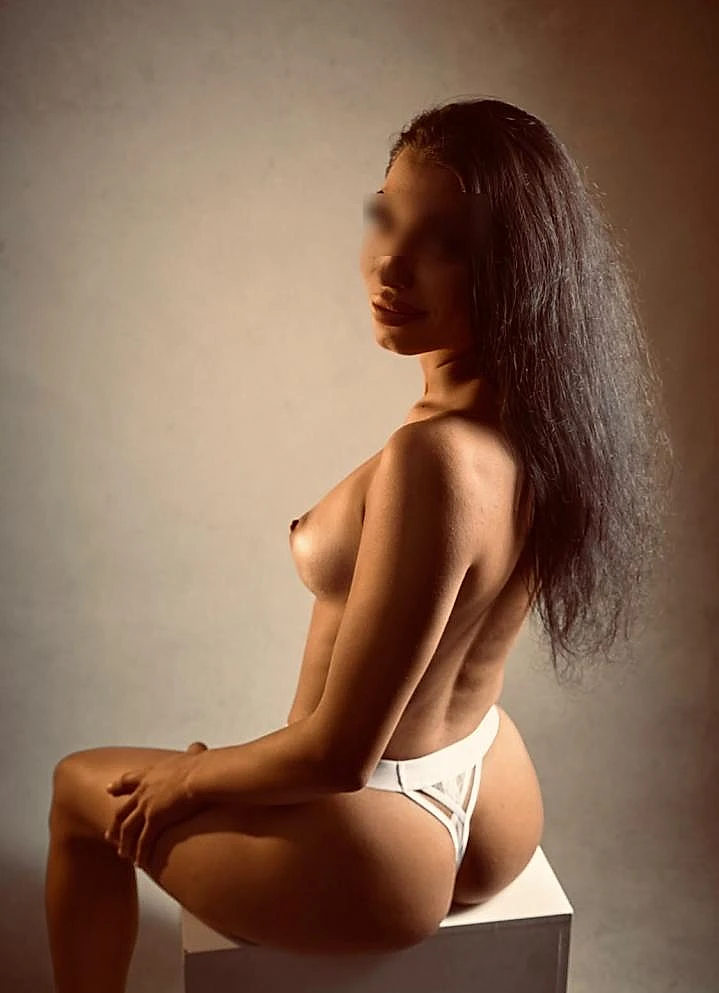 Inese - Berlin VIP Escort Bayan